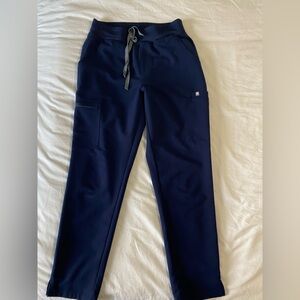 Wear Figs waisted Yola scrub pants in navy